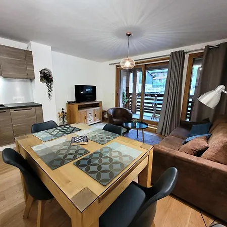 Le Solaret - Centre Village Pour 4 Personnes Mae-0821